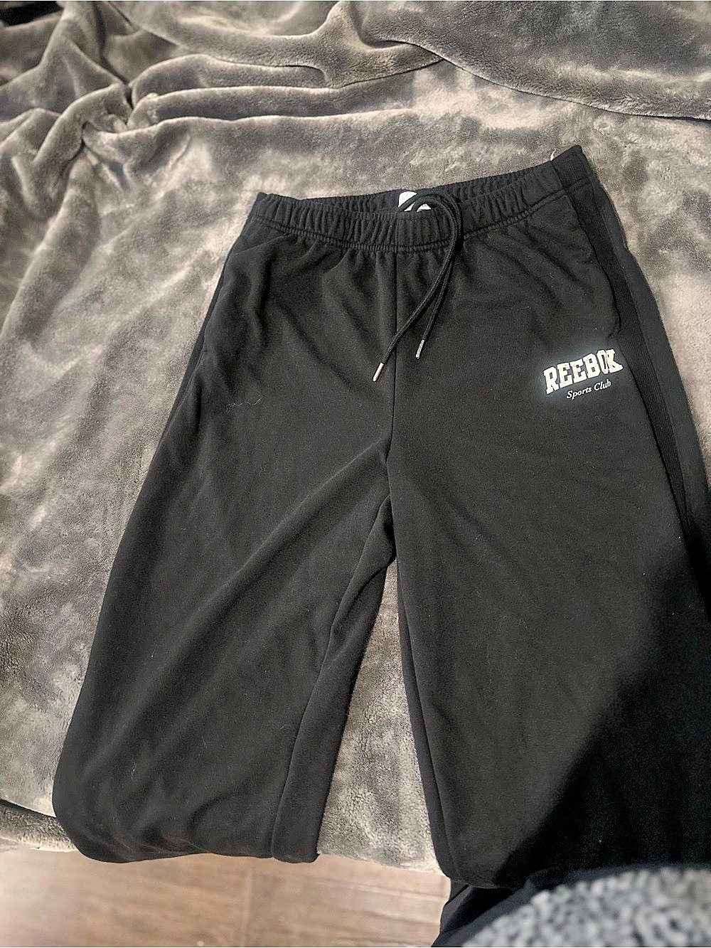 Reebok Women’s Black Athletic Shorts Pants Size Medium
